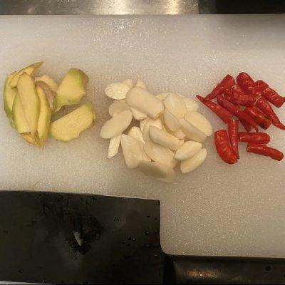 啤酒鸭怎么烧好吃又简单（啤酒鸭好吃的家常做法）(3)