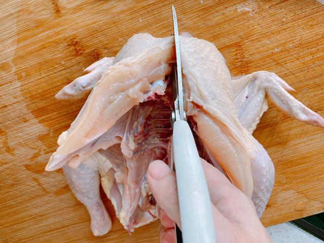 电烤箱烤鸡的制作方法（如何用烤箱做烤鸡又金黄又好吃）(8)