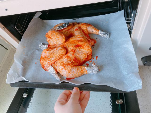 电烤箱烤鸡的制作方法（如何用烤箱做烤鸡又金黄又好吃）(14)