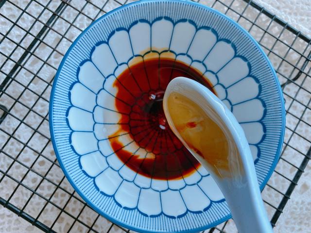 电烤箱烤鸡的制作方法（如何用烤箱做烤鸡又金黄又好吃）(16)