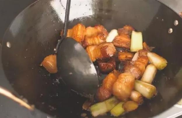 原汁原味鲍鱼红烧肉（鲍鱼香溢红烧肉）(3)