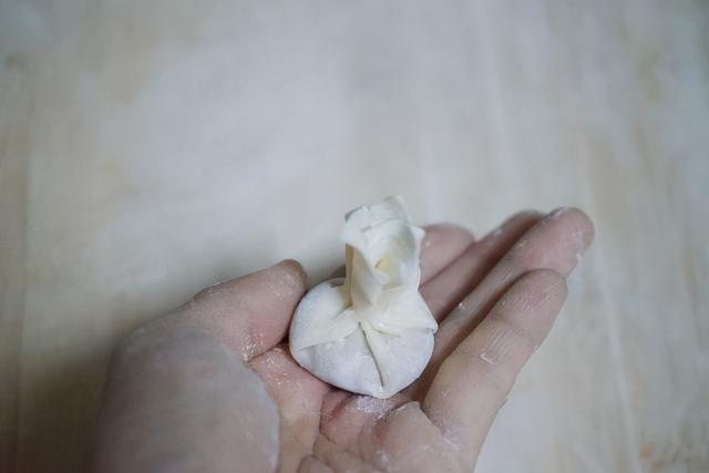 怎样把馄饨包得又好看又好吃（馄饨怎么包又好看又简单慢动作）(8)