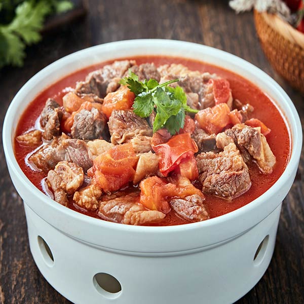 必学厨艺!西红柿炖牛腩家常做法，做到关键几点，汤汁鲜美牛肉软糯
