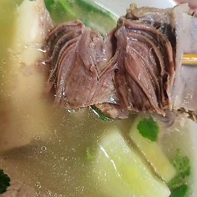 筒子骨炖萝卜的做法（简单省事懒人菜萝卜筒骨汤）(3)