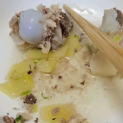 筒子骨炖萝卜的做法（简单省事懒人菜萝卜筒骨汤）(4)