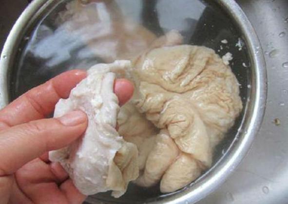 肥肠怎么洗不臭又干净（猪大肠清洗最简单方法）(5)