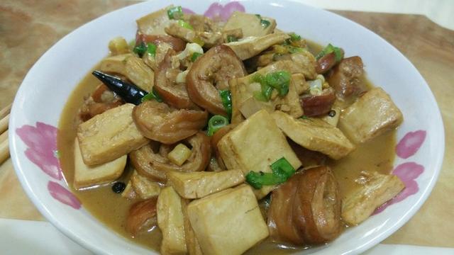 炖大肠的家常做法大全（不可错过的19道肥肠做法）(15)