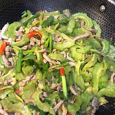 苦瓜炒肉怎么做好吃（苦瓜炒肉的最好吃的做法）(5)