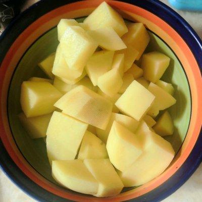 土豆烧鸡怎么烧好吃（土豆烧鸡的正宗做法）(4)