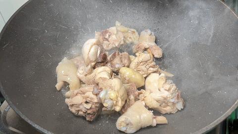 鸡腿土豆块家常做法（土豆鸡腿最简单的做法）(10)