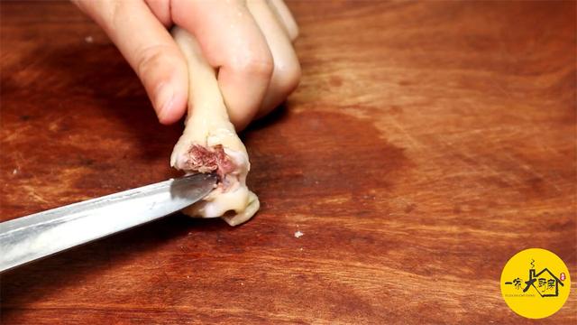 鸡爪怎么去骨最方便（鸡爪去骨的快速方法）(8)
