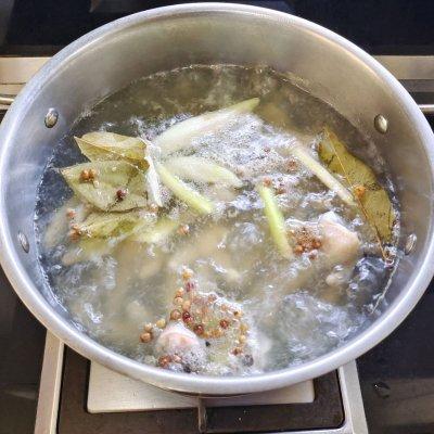泡椒柠檬鸡爪制作方法（酸辣柠檬泡椒凤爪做法）(2)