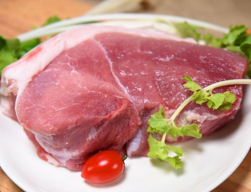 猪臀尖肉是指猪的后腿部位的肉块。