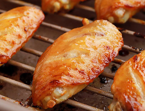 鸡翅膀是家常菜中非常受欢迎的一道美食